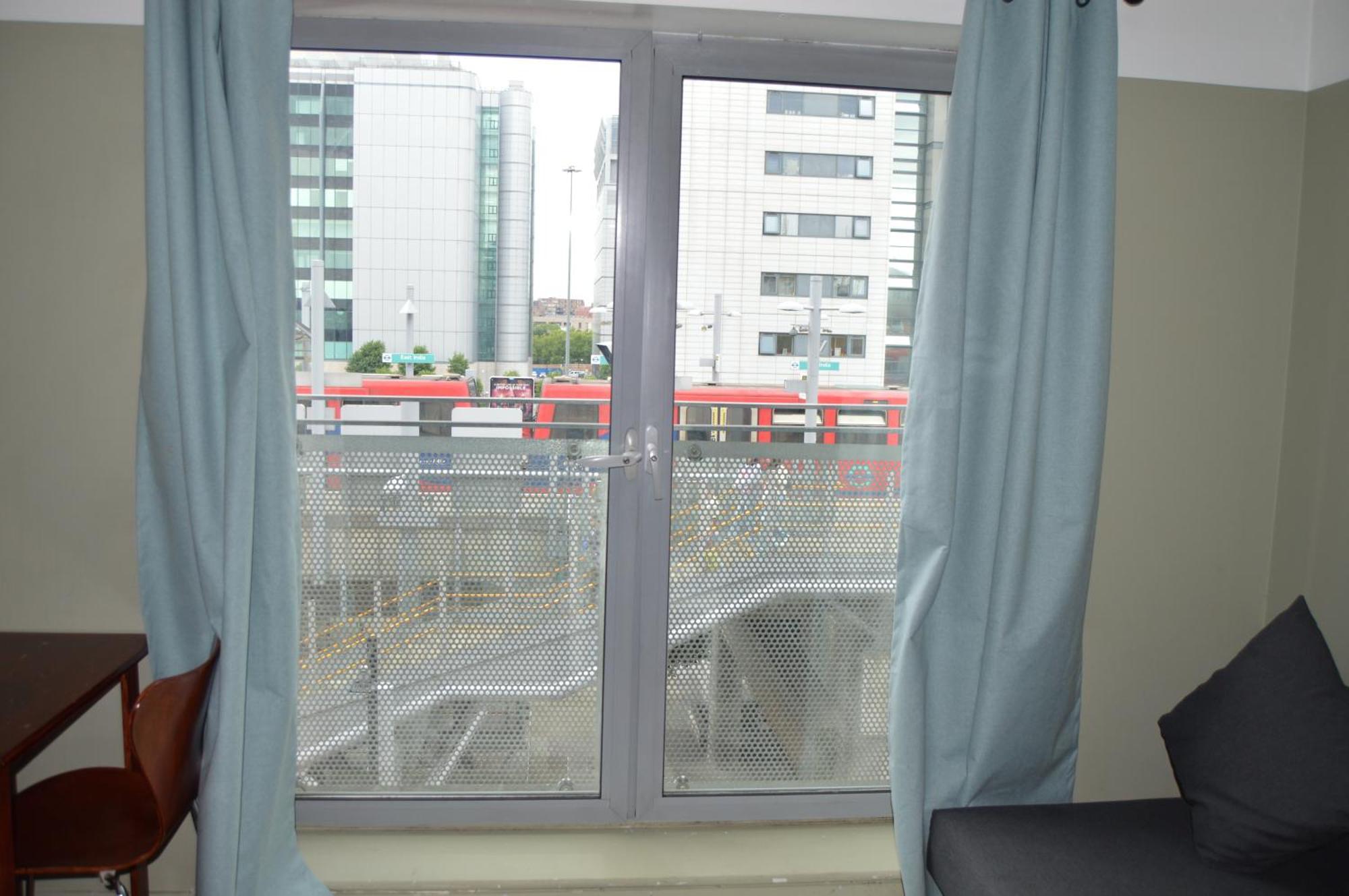 Entire Apartment Next To Canary Wharf In London Exterior photo